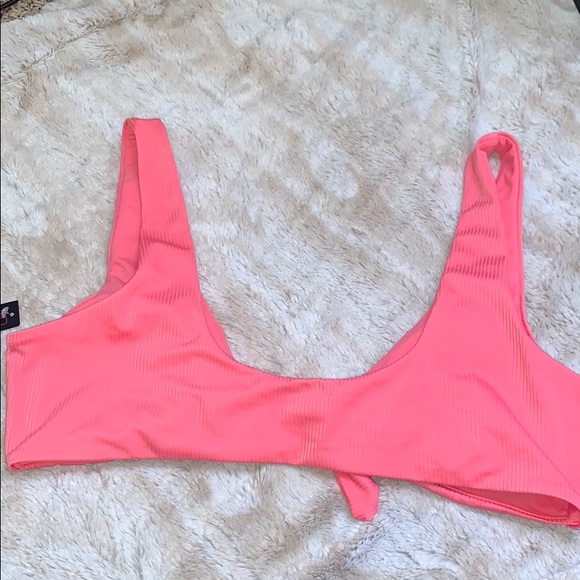 No boundaries swimsuit top - Picture 2 of 2